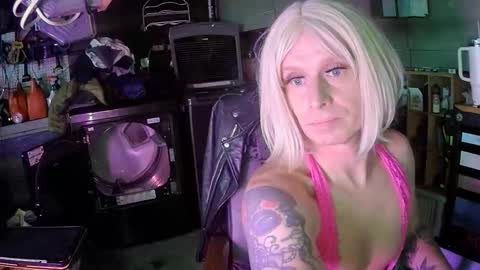 longbeachcd69 online show from December 2025 11:33:02 PM