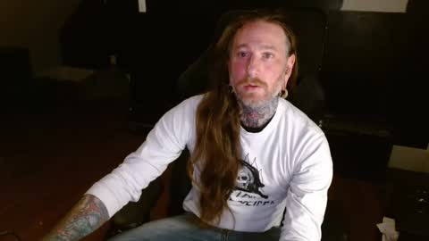 Snapshot of longhair021 chatting on December 2024 02:01:02 AM longhair online show from December 2024 02:01:02 AM