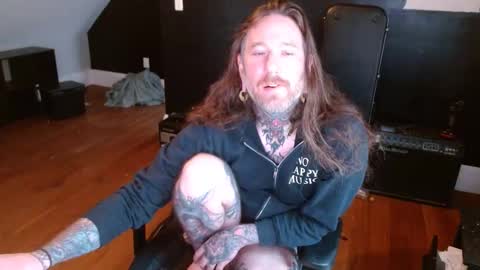 Snapshot of longhair021 chatting on December 2024 04:46:02 PM longhair online show from December 2024 04:46:02 PM