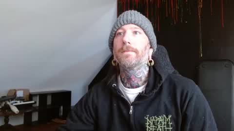 Snapshot of longhair021 chatting on January 2025 05:15:02 PM longhair online show from January 2025 05:15:02 PM