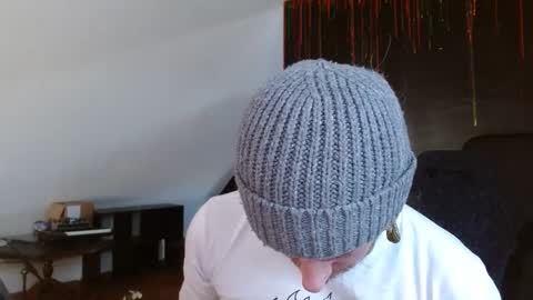 Snapshot of longhair021 chatting on February 2025 08:03:01 PM longhair online show from February 2025 08:03:01 PM