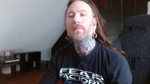 Snapshot of longhair021 chatting on February 2025 04:37:02 PM longhair online show from February 2025 04:37:02 PM