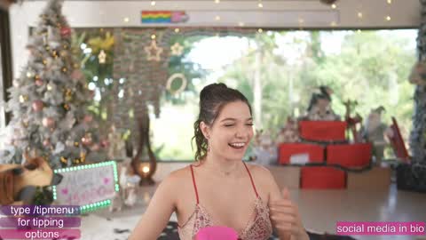 Snapshot of loollypop24 chatting on December 2024 05:44:01 PM Chaturbatexxjessica online show from December 2024 05:44:01 PM