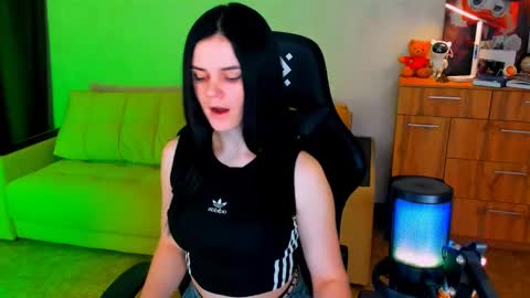 Lora Cain online show from February 2025 04:56:02 PM