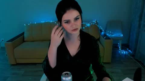 Lora Cain online show from December 2025 02:56:01 PM