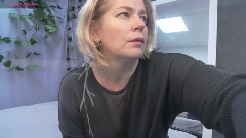 Lora online show from December 2025 09:18:01 AM