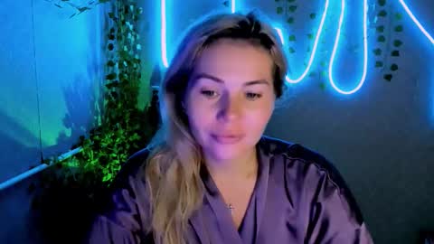 Lora online show from September 2025 02:36:02 AM