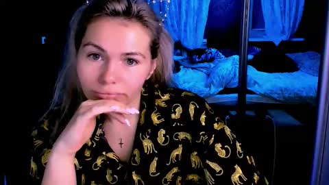 Lora online show from November 2025 02:34:01 AM