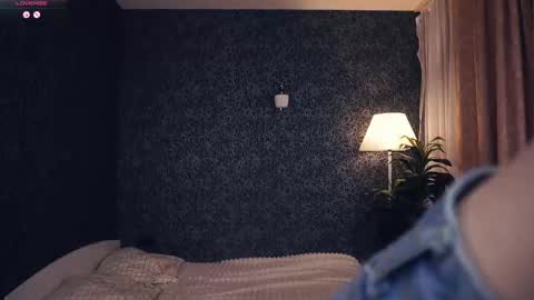 Lora online show from December 2025 05:15:02 AM