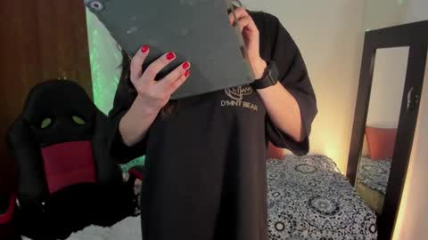 loraine_xx online show from November 2025 04:19:01 PM