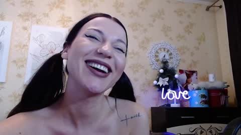 lorameouls online show from December 2024 02:43:02 PM