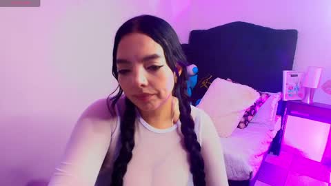 Snapshot of loren_44tits chatting on May 2026 06:35:02 PM Loren online show from May 2026 06:35:02 PM