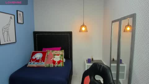 Snapshot of lorenadavies chatting on December 2024 12:20:02 PM lorenadavies online show from December 2024 12:20:02 PM