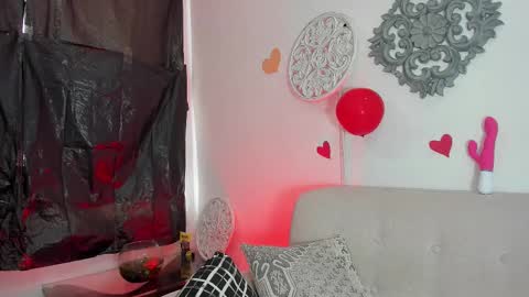 L O R E N online show from February 2025 01:28:02 PM