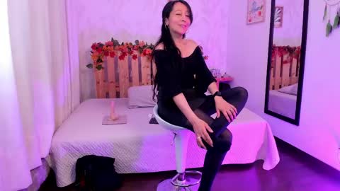 Snapshot of loretta_fraser chatting on October 2025 12:58:01 PM loretta_fraser online show from October 2025 12:58:01 PM