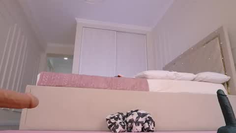 Leyla  online show from September 2025 06:57:02 AM