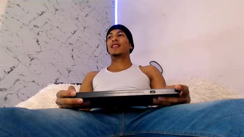 Lorian Vikel  online show from October 2025 09:46:01 PM