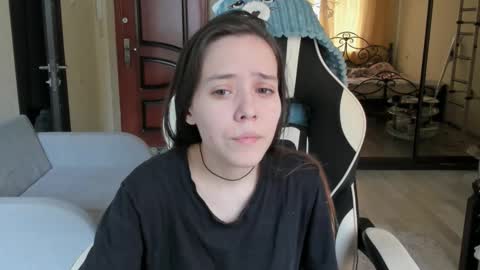 Snapshot of loriatheos chatting on September 2025 09:32:01 AM Kira online show from September 2025 09:32:01 AM