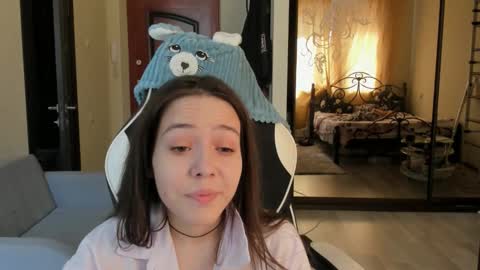 Snapshot of loriatheos chatting on September 2025 10:17:01 AM Kira online show from September 2025 10:17:01 AM