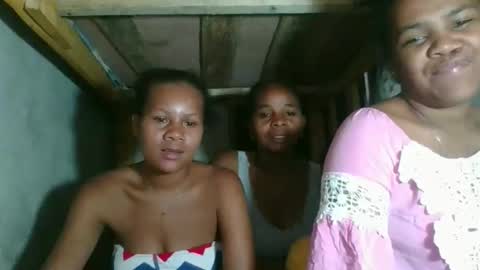 Snapshot of lorienne98 chatting on May 2026 06:21:03 AM lorienne98 online show from May 2026 06:21:03 AM