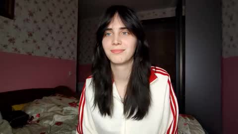 Kira online show from November 2025 03:21:01 PM