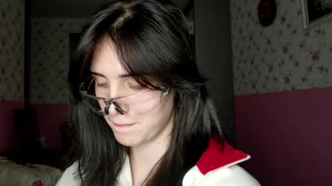 Kira online show from November 2025 03:44:01 PM