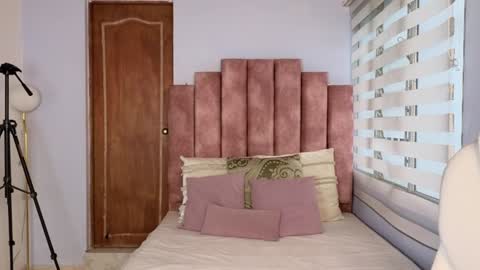  Lou Rosse  online show from December 2024 09:02:01 PM