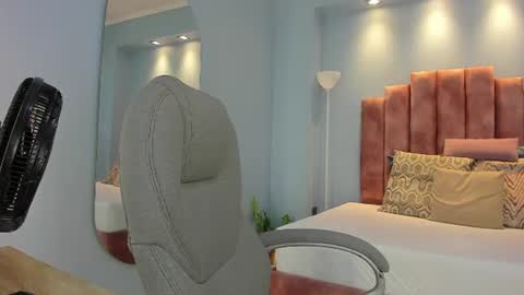Snapshot of lou_rosse chatting on July 2026 07:23:01 PM Lou Rosse online show from July 2026 07:23:01 PM