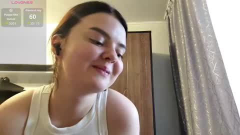Snapshot of loudeguise chatting on June 2026 11:08:01 AM Esma online show from June 2026 11:08:01 AM