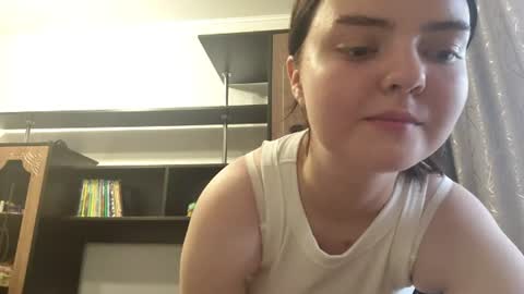 Snapshot of loudeguise chatting on June 2026 01:10:01 PM Esma online show from June 2026 01:10:01 PM