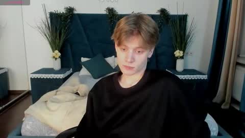 louie_evans online show from December 2025 08:59:01 PM