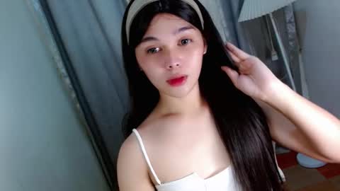 louilalicious online show from November 2025 01:24:01 PM