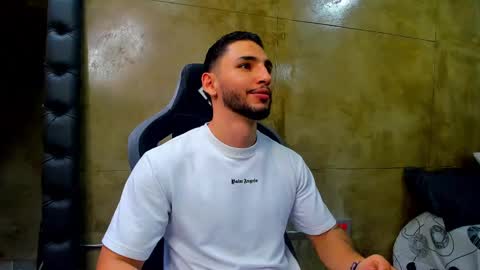 Snapshot of louis_connor chatting on March 2025 07:27:02 PM Louis online show from March 2025 07:27:02 PM