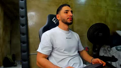 Snapshot of louis_connor chatting on March 2025 07:31:02 PM Louis online show from March 2025 07:31:02 PM