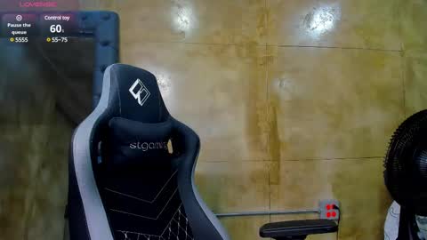 Snapshot of louis_connor chatting on March 2025 10:30:02 PM Louis online show from March 2025 10:30:02 PM