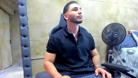 Snapshot of louis_connor chatting on March 2025 07:47:02 PM Louis online show from March 2025 07:47:02 PM