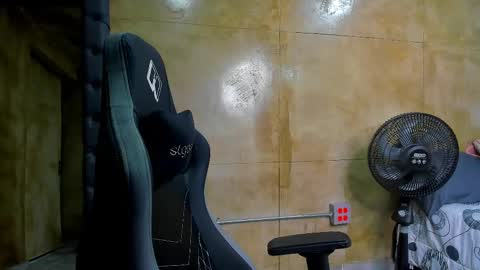 Snapshot of louis_connor chatting on March 2025 10:53:01 PM Louis online show from March 2025 10:53:01 PM