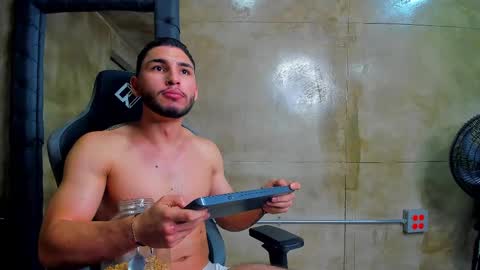 Snapshot of louis_connor chatting on March 2025 01:58:02 AM Louis online show from March 2025 01:58:02 AM