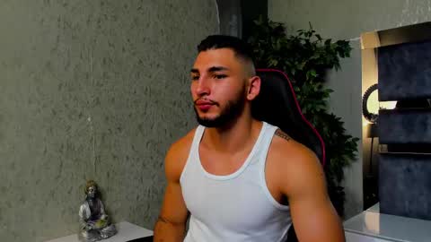 Snapshot of louis_connor chatting on October 2025 08:19:02 PM Louis online show from October 2025 08:19:02 PM