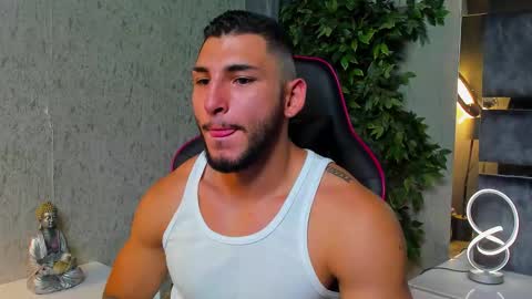 Snapshot of louis_connor chatting on October 2025 08:07:02 PM Louis online show from October 2025 08:07:02 PM