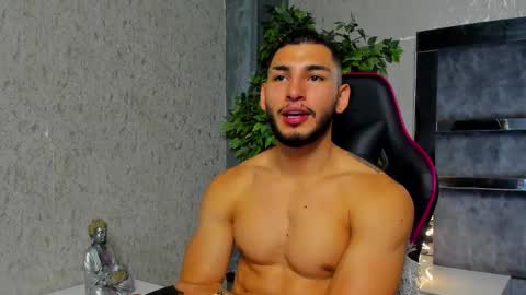 Snapshot of louis_connor chatting on October 2025 07:25:02 PM Louis online show from October 2025 07:25:02 PM