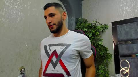 Snapshot of louis_connor chatting on October 2025 10:21:02 PM Louis online show from October 2025 10:21:02 PM