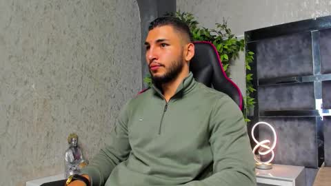 Snapshot of louis_connor chatting on October 2025 08:00:02 PM Louis online show from October 2025 08:00:02 PM