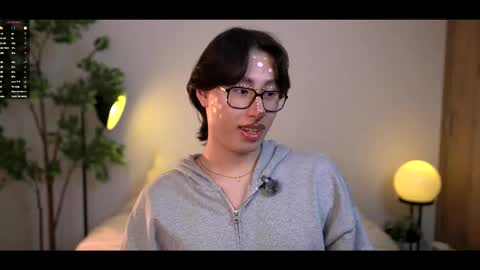 Snapshot of louis_zh chatting on October 2025 12:49:02 AM Louis online show from October 2025 12:49:02 AM