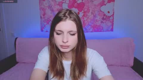Snapshot of louisekane chatting on June 2026 09:34:01 AM LouiseKane online show from June 2026 09:34:01 AM