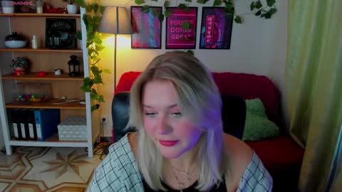 Snapshot of louisemous chatting on October 2025 10:16:02 AM Loise online show from October 2025 10:16:02 AM