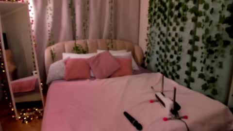 Lola online show from December 2025 12:09:02 AM