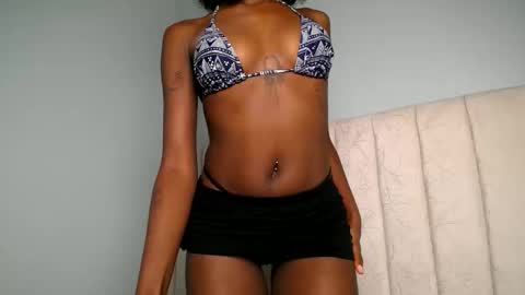 Snapshot of love_miah chatting on October 2025 10:06:02 PM Miah online show from October 2025 10:06:02 PM