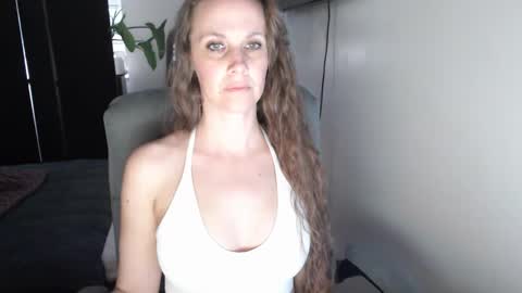 LoVe On  online show from December 2024 11:04:01 PM