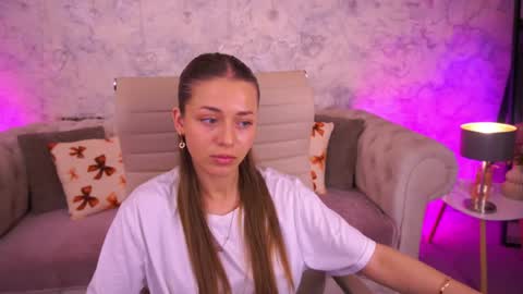 loveedove online show from April 2026 06:18:01 AM